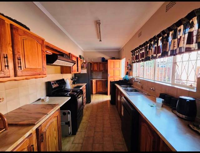 3 BEDROOM HOUSE FOR SALE IN RHODESFIELD